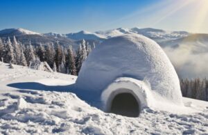 Ein kleines Haus aus Eis, ein Iglu, der Inuit.