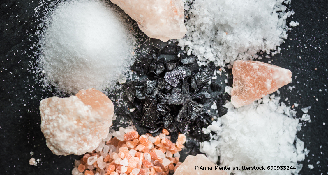 Verschiedene Salzkristalle unterschiedlichster Größen: Von faustgroß bis fein gemahlen.
